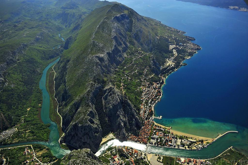 Ante Omis