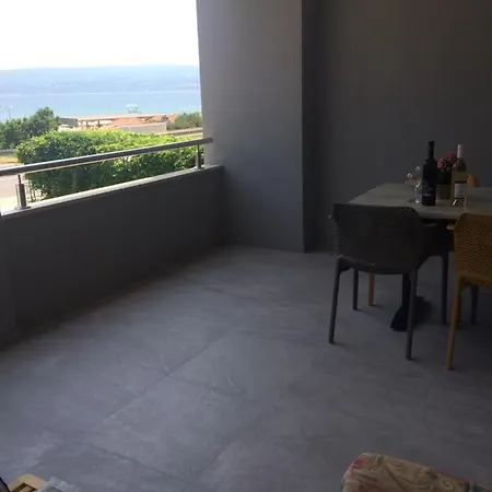 Apartments Ante Omis Exterior photo