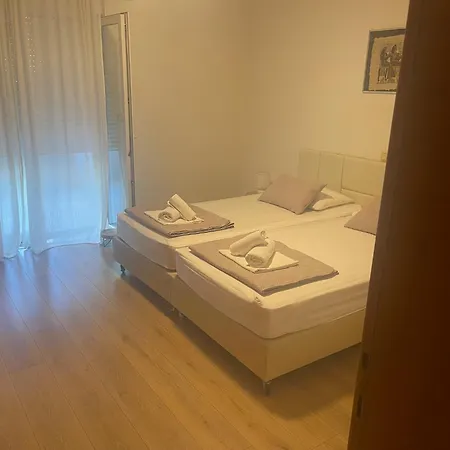 Apartments Ante Omis Exterior photo