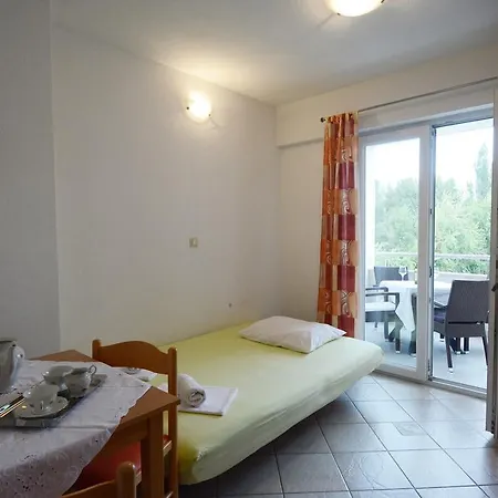 Apartments Ante Omis Exterior photo
