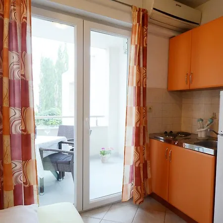 Apartments Ante Omis Exterior photo