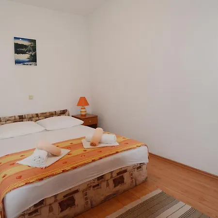 Apartments Ante Omis Exterior photo