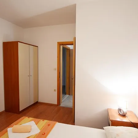 Apartments Ante Omis Exterior photo