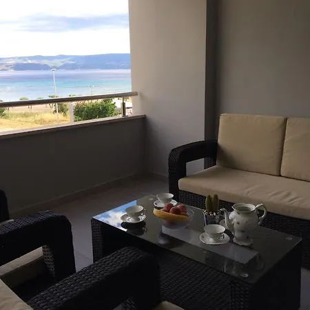 Apartments Ante Omis Exterior photo