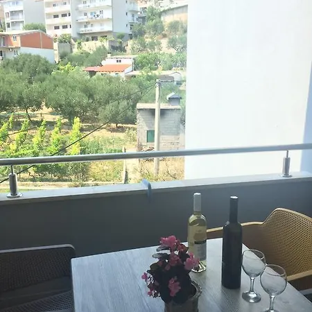 Apartments Ante Omis Exterior photo