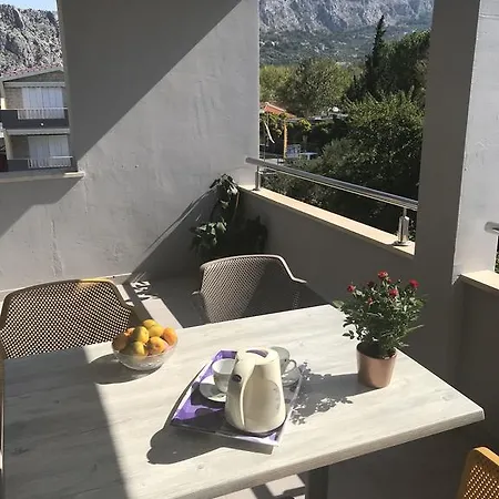 Apartments Ante Omis Exterior photo