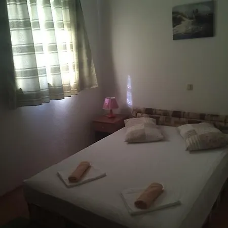 Apartments Ante Omis Exterior photo