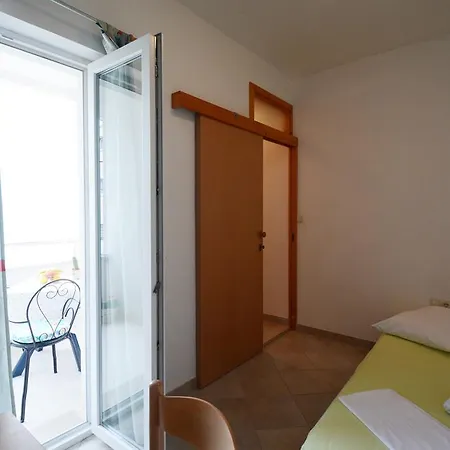 Apartments Ante Omis Exterior photo