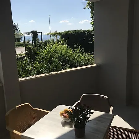 Apartments Ante Omis Exterior photo