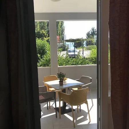 Apartments Ante Omis Exterior photo