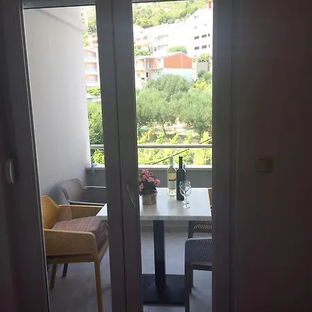 Apartments Ante Omis Exterior photo