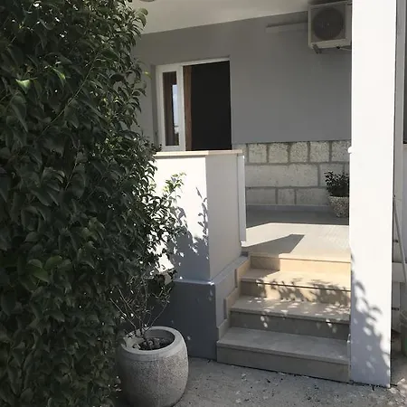 Apartments Ante Omis Exterior photo