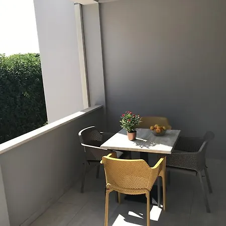 Apartments Ante Omis Exterior photo
