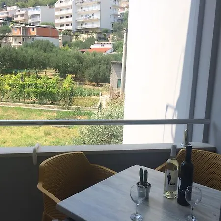 Apartments Ante Omis Exterior photo