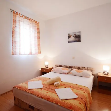 Apartments Ante Omis Exterior photo