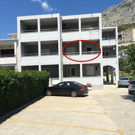 Apartments Ante Omis Exterior photo