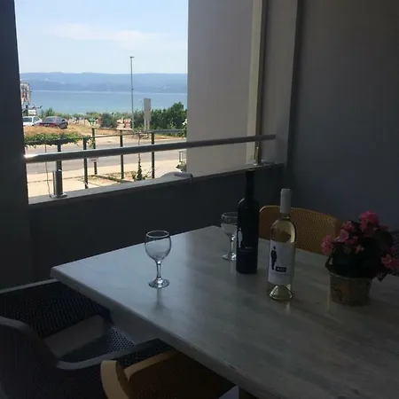 Apartments Ante Omis Exterior photo