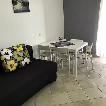Apartments Ante Omis Exterior photo